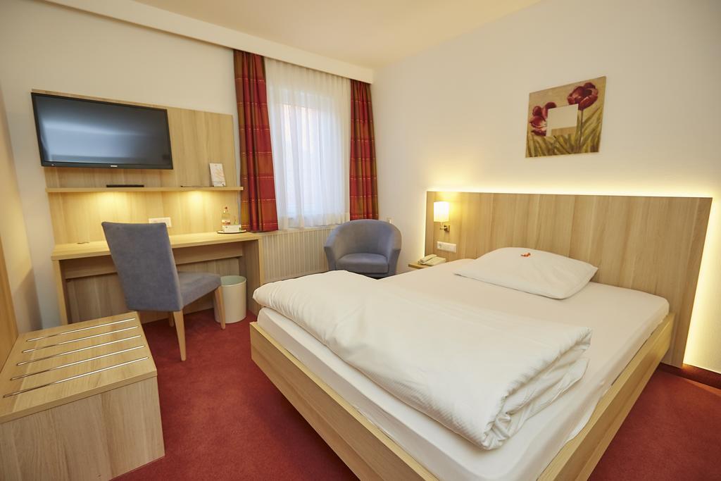 Hotel Roessle Trochtelfingen Bagian luar foto