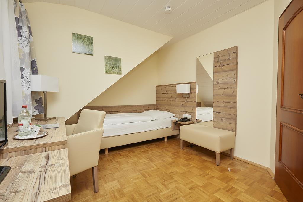Hotel Roessle Trochtelfingen Bagian luar foto