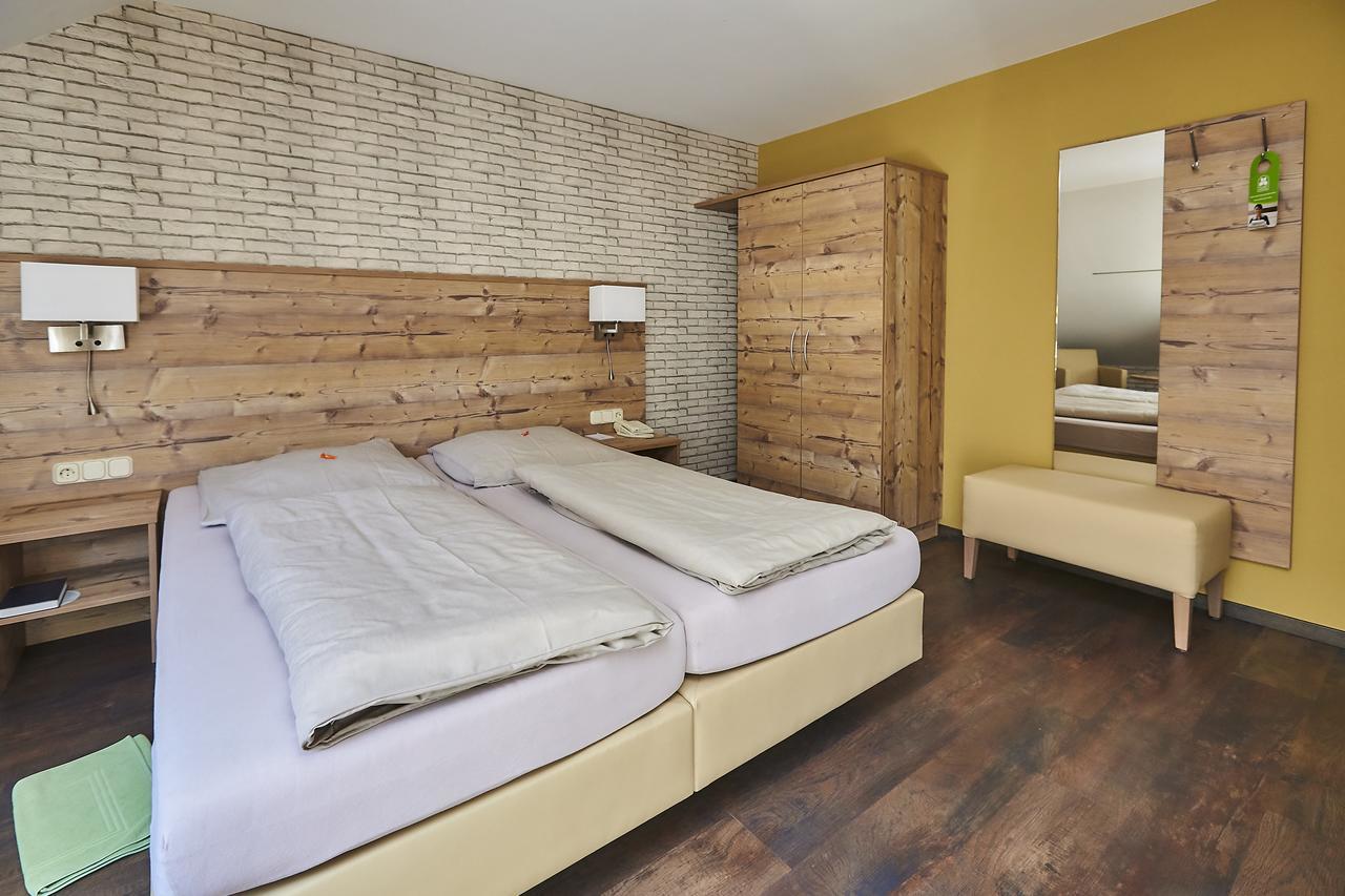 Hotel Roessle Trochtelfingen Bagian luar foto